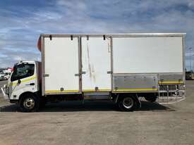 2015 Hino 300 921 Mobile Tyre Truck - picture2' - Click to enlarge