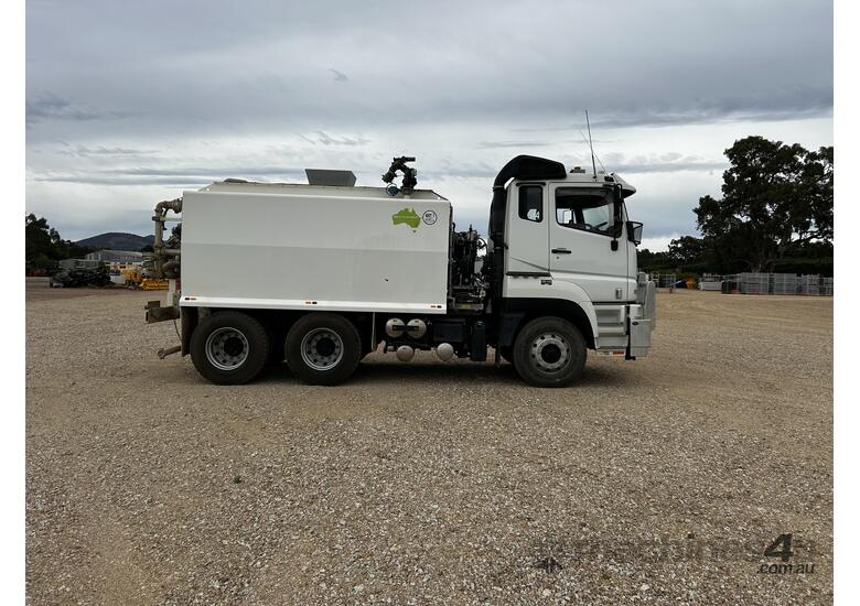 Fuso Watercart - 13,000lt 