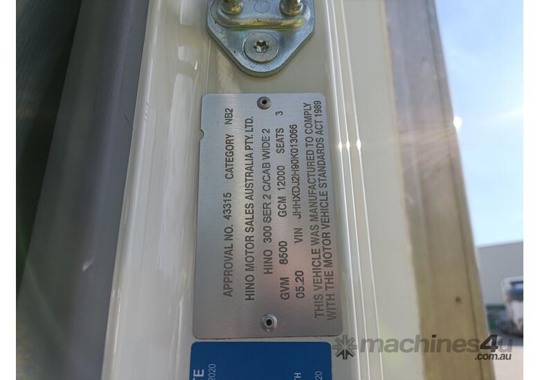 caption 2020 Hino 300 921 4x2 Pantech