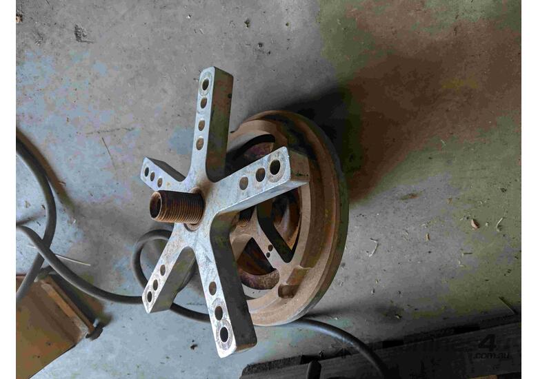 caption TRUCK TYRE CHANGER AND BALENCER