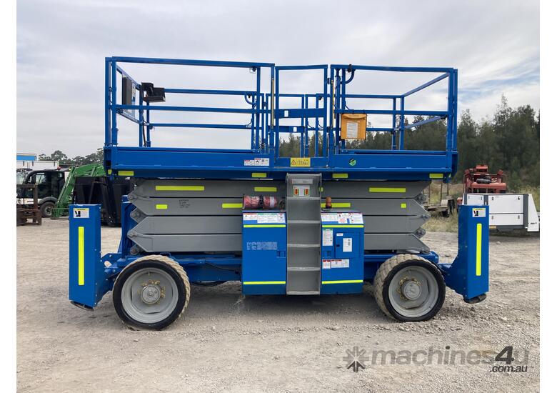 caption 2005 Genie GS-4390 Diesel Scissor Lift