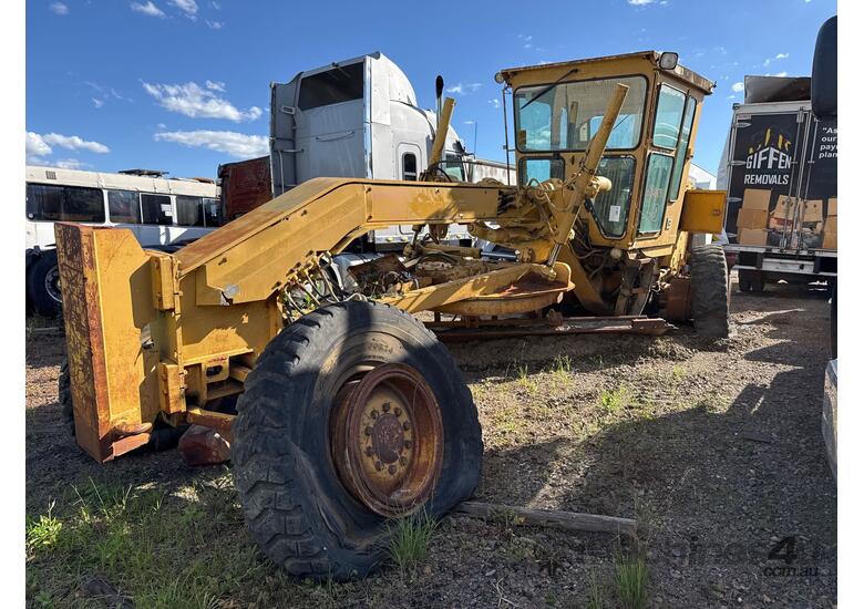 caption Caterpillar 12G Grader