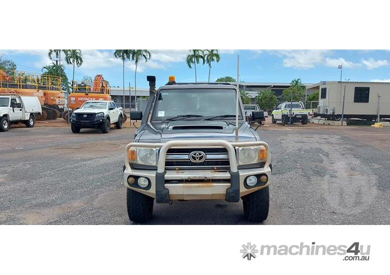 caption Toyota Landcruiser 70 Series