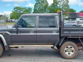 Toyota Landcruiser 70 Series - picture2' - Click to enlarge