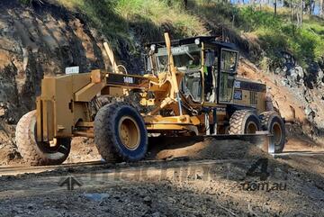 Caterpillar 2005   140H Grader