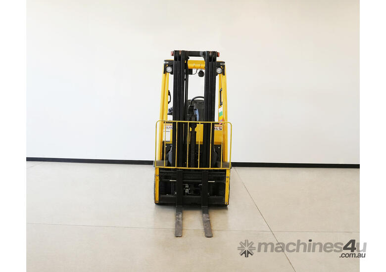 caption Hyster 1.8T LPG counterbalance forklift.