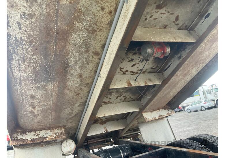 caption 1996 Volvo FH12 460 Tipper