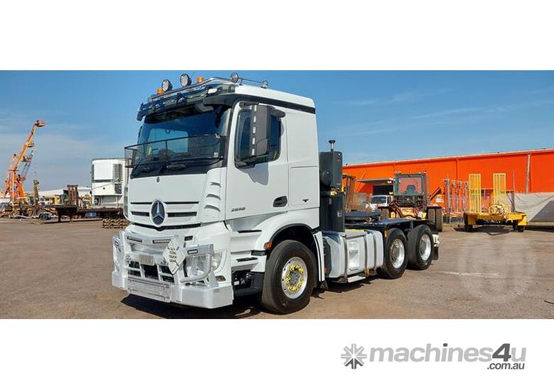 caption Mercedes-Benz Actros