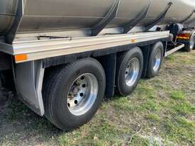 2007 Holmwood Highgate TS40-BBT-NSD Tri Axle Fuel Tanker Combination - picture2' - Click to enlarge