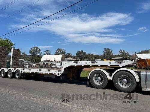 caption FWR DROP DECK TRI AXLE WIDENING TRAILER.