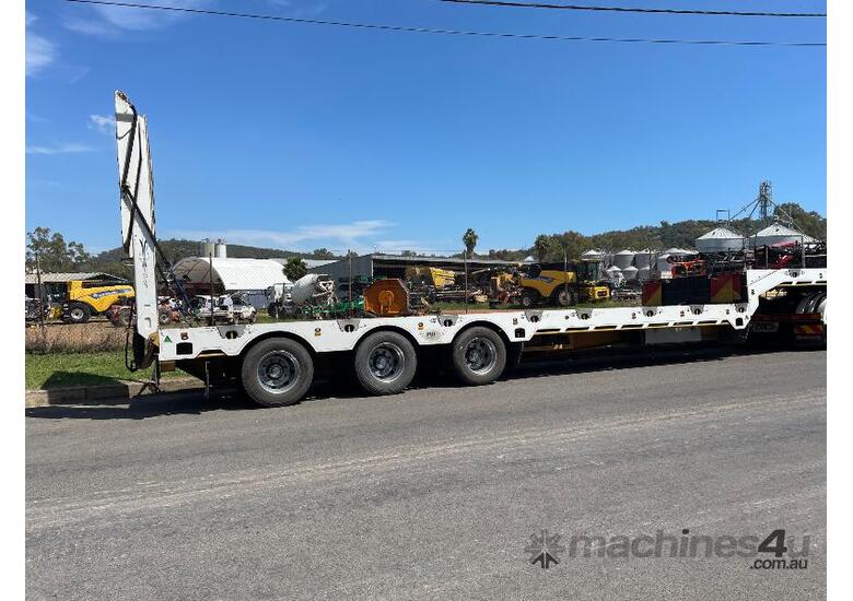 caption FWR DROP DECK TRI AXLE WIDENING TRAILER.