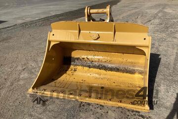 ATLAS ENGINEERING 1,800mm tilt bucket