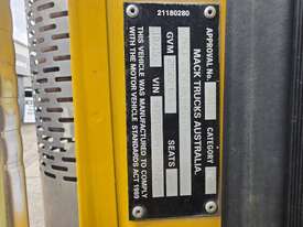 2015 Mack Metroliner CSMR  8x4 Concrete - Agitator (Cummins) (Auto) (Ex Lease) - picture0' - Click to enlarge