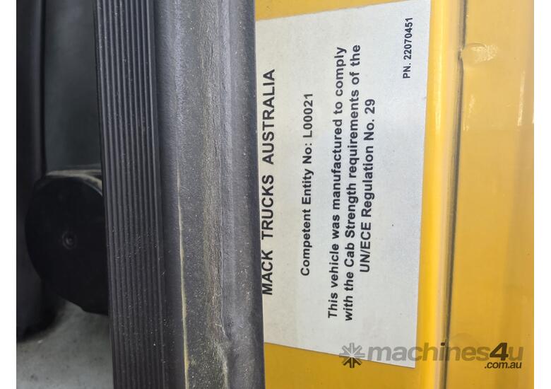 2015 Mack Metroliner CSMR  8x4 Concrete - Agitator (Cummins) (Auto) (Ex Lease)