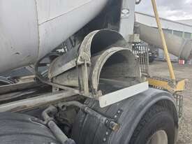 2015 Mack Metroliner CSMR  8x4 Concrete - Agitator (Cummins) (Auto) (Ex Lease) - picture2' - Click to enlarge