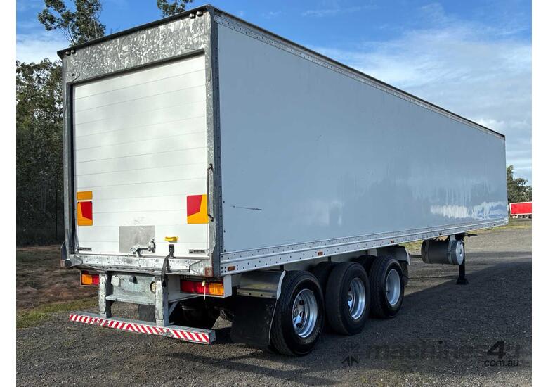 2011 Southern Cross Vans  Tri Axle Refrigerated Pantech Trailer