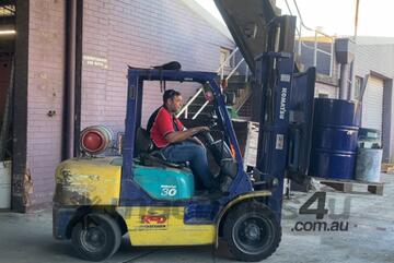 Komatsu   3 Ton Forklift