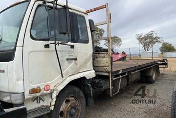 1997 Nissan UD LKC210 Table Top (Day Cab)