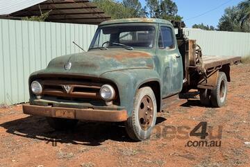 CIRCA 1955 FORD F600 TIPPER BODY TRUCK