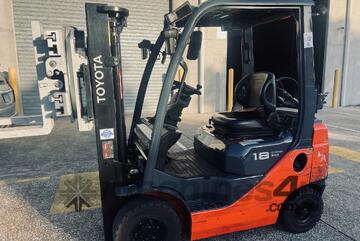   Toyota Forklift with Cascade Rotating Fork Positioner