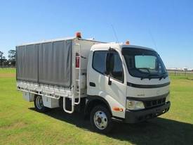 2006 Hino U404 - picture4' - Click to enlarge