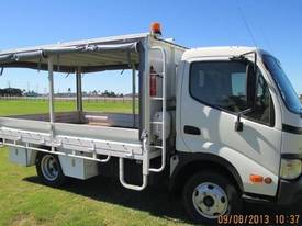 2006 Hino U404 - picture0' - Click to enlarge