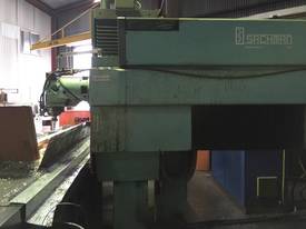 used cnc milling machine - picture0' - Click to enlarge
