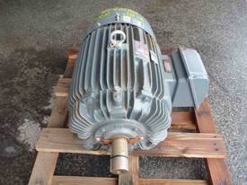 TECO 40HP 3 PHASE ELECTRIC MOTOR/ 2955RPM - picture0' - Click to enlarge