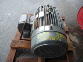 TECO 40HP 3 PHASE ELECTRIC MOTOR/ 2955RPM - picture1' - Click to enlarge