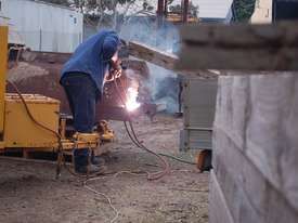 LINCOLN 400AS DIESEL POWERED WELDER - picture2' - Click to enlarge