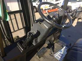 4.5T Counterbalance Forklift - picture1' - Click to enlarge