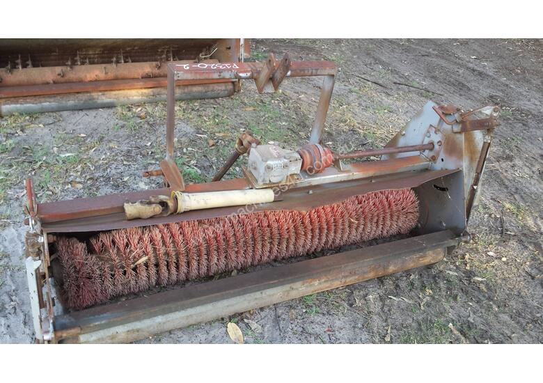 caption TPL LAWN VERTI MOWER