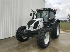 Valtra  N123 FWA/4WD Tractor - picture0' - Click to enlarge