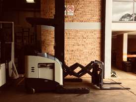 CROWN 2007Stand Up Double Deep Reach Truck 1.5t 10m low hrs Great Batteries !!! - picture0' - Click to enlarge
