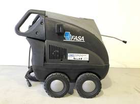 Fasa Hyper L 240V Hot water Pressure cleaner - picture1' - Click to enlarge