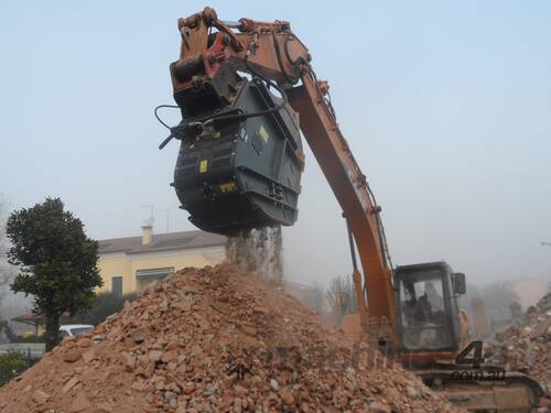 CM Crushing Italian made Crusher Bucket