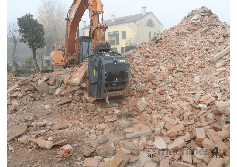 caption CM Crushing Italian made Crusher Bucket