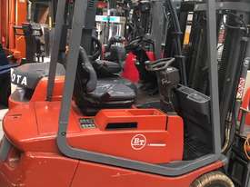 Narrow aisle 3 wheel electric forklift - picture1' - Click to enlarge