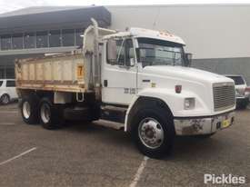 1997 Freightliner FL80 - picture0' - Click to enlarge