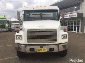 1997 Freightliner FL80 - picture1' - Click to enlarge