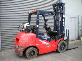 HELI 3.5t COUNTER BALANCED FORKLIFT  - picture1' - Click to enlarge
