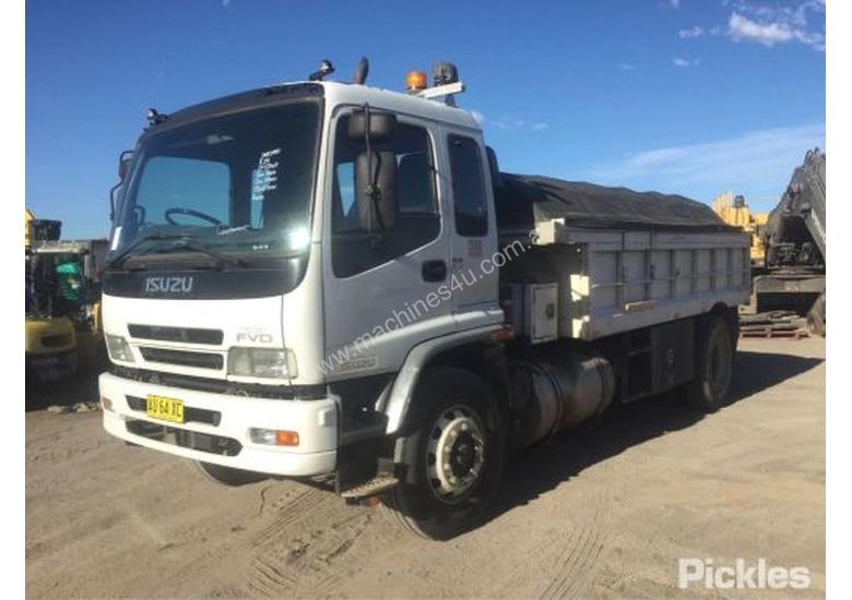 Buy Used Isuzu FVD950 Pantech Truck in , - Listed on Machines4u