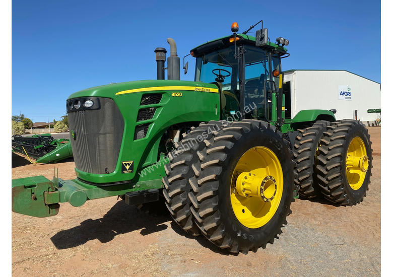 caption John Deere 9530 FWA/4WD Tractor