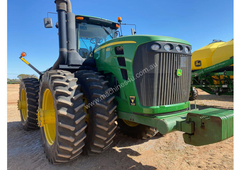 caption John Deere 9530 FWA/4WD Tractor