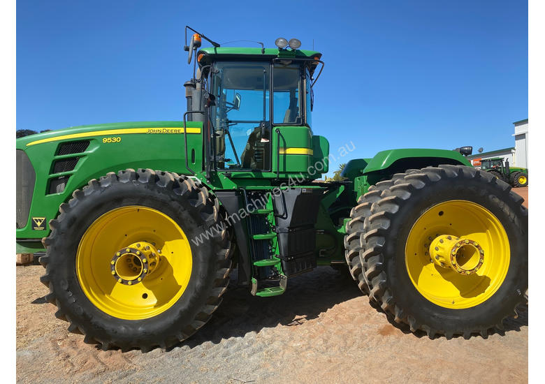 caption John Deere 9530 FWA/4WD Tractor