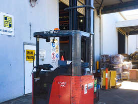 3.4T Battery Electric Sit Down Reach Truck - picture1' - Click to enlarge