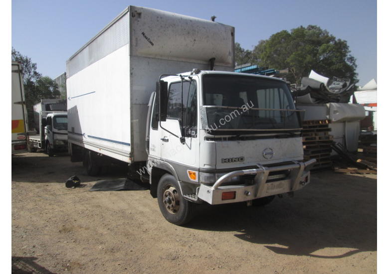 caption 1998 Hino FD1J wrecking #1702