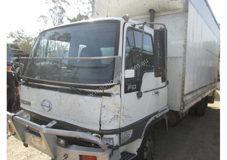 caption 1998 Hino FD1J wrecking #1702