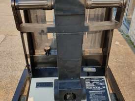 Crown 20MT Electric walkie stacker. 3.9m lift height - picture2' - Click to enlarge