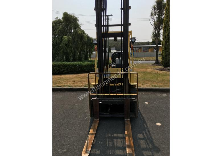 caption 2.5T Petrol Counterbalance Forklift
